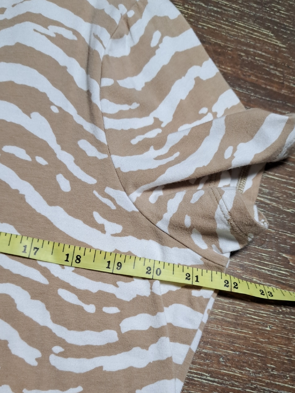 MICHAEL Michael Kors Zebra Print Tees — Black/White & Beige/White XL Set of 2 - Picture 12 of 15